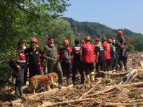 KURTARMA BOTU - Düzce'de Dere Yatağında 1 Çocuk, 1 Yetişkin Kadın Cesedi Bulundu