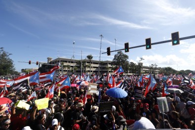 Porto Riko'da Yüz Binler Valinin İstifasını İstiyor