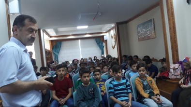 Yaz Kur'an Kursu Öğrencilerine Şehitlik Anlatıldı