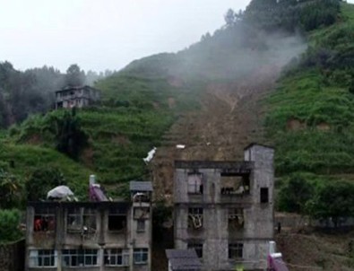 Çin'de heyelan: 15 ölü