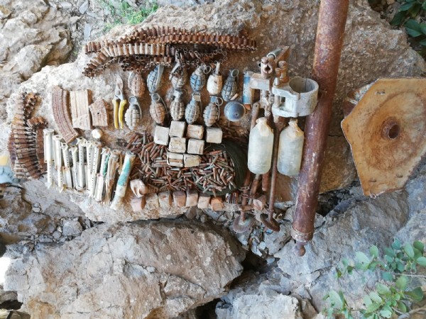 Teröristlerin inlerine girildi!