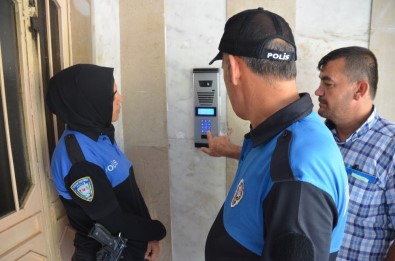 Doğalgazlı Binada 'Tüpçü' Diye Gelen Polise Kapıyı Açtılar