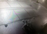 KATİL ZANLISI - (Özel) Cezayirli Şahsın 15 Bıçak Darbesiyle Öldürülmesi Kamerada