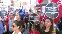 ATATÜRK HEYKELİ - Tayin İsteyen Sözleşmeli Öğretmenlerden 'Bavullu' Protesto