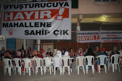 Uyuşturucudan Ölen Genç İçin 'Uyuşturucuya Hayır' Pankartı Açıldı