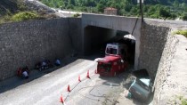 HAFTA SONU TATİLİ - Bartın'da Otomobil Üst Geçitten Düştü Açıklaması 1 Ölü, 4 Yaralı