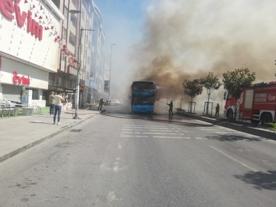 Esenyurt'ta İki Katlı Otobüs Alev Alev Yandı