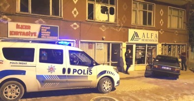 Hisarcık'ta Polisten Kaçan Ehliyetsiz Sürücü Kaza Yaptı