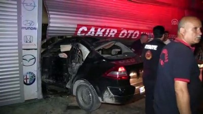 Kahramanmaraş'ta Otomobil Tamirhaneye Girdi Açıklaması 2 Yaralı