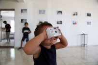 DOĞA FOTOĞRAFÇISI - Köy Çocukları, Çektiği Köyde Fotoğraf Sergisi Açıldı