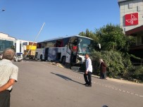 SÜLEYMAN DEMİREL - Otobüs, Kamyon Ve Kamyonet Birbirine Girdi Açıklaması 5 Yaralı