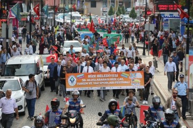 Rize'de İki Festival Birleşince Ortaya Renkli Görüntüler Çıktı