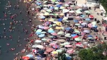 İLGİNÇ GÖRÜNTÜ - Zonguldak'ta Sıcaktan Bunalanlar Plajlara Akın Etti