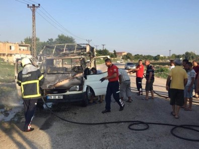 Park Halindeki Kamyonet Yanarak Kullanılamaz Hale Geldi