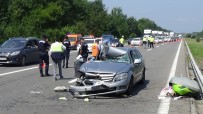 Yabancı Plakalı Otomobil Tıra Arkadan Çarptı Açıklaması 3 Yaralı