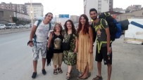ZEYNEP YILMAZ - 3 Gezgin 53 Gündür Otostop Yaparak Türkiye'yi Geziyor