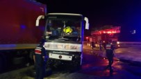 VEZIRHAN - Bilecik'te Yolcu Otobüsü Park Halindeki Tıra Çarptı; 1'İ Ağır 17 Yaralı
