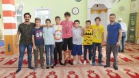 AHMET DEMİR - Burhaniye'de Camiye Gelen Gençler Cemaati Sevindirdi