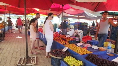 Burhaniye'de Yazlıkçı Pazarı 7 Yılını Doldurdu