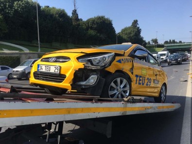 E-5 Karayolu'nda Dört Aracın Karıştığı Kaza Açıklaması 1 Yaralı