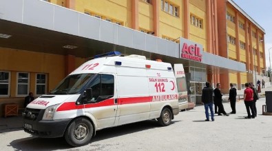 Erzincan'da Trafik Kazası Açıklaması 3 Yaralı