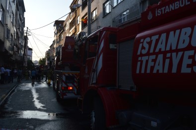 Gaziosmanpaşa'da Çatı Yangını