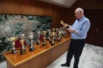 ODUNPAZARI - Genç Atletler Başarısını Kazım Kurt İle Paylaştı