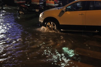 Kırklareli'de Yağmur Sokakları Göle Çevirdi