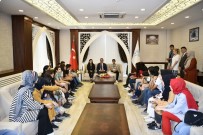 İDRIS AKBıYıK - Kocaeli'den Gelen Örencilerden Vali Akbyık'a Ziyaret