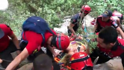 Muğla'da Kayalıklardan Düşen Kadın Yaralandı