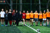 FUTBOL MAÇI - Kadınlar Sahaya İndi