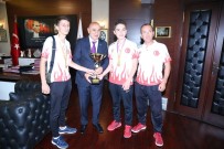 BADMINTON - Şampiyon Kick Boksçular Başkan Altınok'u Ziyaret Etti