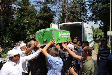Selde Kaybolan Küçük Sinem Anne Ve Kardeşlerinin Yanına Defnedildi