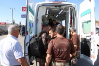 Sivas'ta Özel Harekat Polislerini Taşıyan Servis Kamyonetle Çarpıştı Açıklaması 5 Yaralı