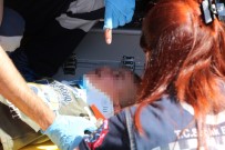 MEHMET AKİF ERSOY - Sivas'ta Trafik Kazası Açıklaması Anne Ve Çocuğu Yaralandı