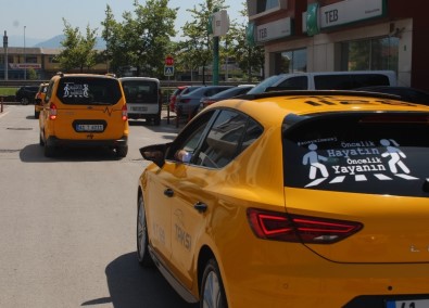Ticari Taksi Sürücüleri, 'Öncelik Yayanın' Demek İçin Bir Araya Geldi