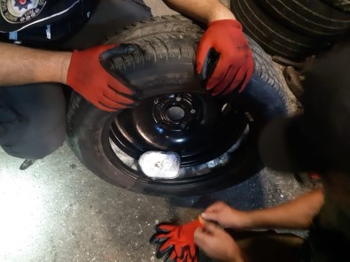 Yedek Lastikten 6 Kilo Uyuşturucu Çıktı