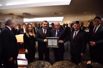 Bahçeli'nin Liderliği Kitap Oldu