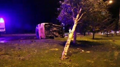 Orta Refüje Çıkarak Takla Atan Araçta 4 Kişi Yaralandı