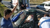 SEDAT ŞAHIN - Samsun'da Otomobil Aydınlatma Direğine Çarptı Açıklaması 1 Yaralı