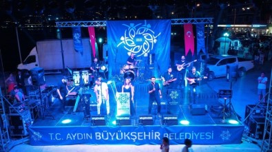 Aydın Büyükşehir Belediyesinin Kuşadası Konseri Beğeni Topladı