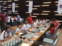 SATRANÇ FEDERASYONU - Çeşmeli Satranççılardan Önemli Başarı