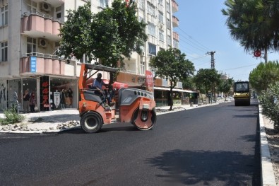 Ceyhan'ın 20 Yıldır Hizmet Bekleyen Bulvarında Asfalt Çalışması