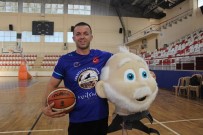 ÖZEL GÜVENLİK GÖREVLİSİ - (Özel) Maskot Kıyafetiyle Basket Atıp 2 Dünya Rekoru Kırdı