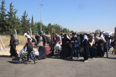 Suriyelilerin Bayram Yolculuğu Sürüyor