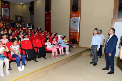 Başkan Çınar Çocuklarla Birlikte Çizgi Film İzledi