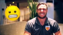 HAKAN ARıKAN - Kayserisporlu Futbolcular Emojileri Gerçek Hayata Uyarladı