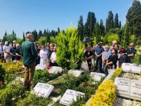 CEM AZİZ ÇAKMAK - 'Balyoz'dan Tutuklandıktan Sonra Kansere Yakalanan Emekli Tuğamiral Çakmak Mezarı Başında Anıldı