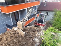 KURUÇEŞME - İzmit'te Duvarı Çöken Bina Yetkililerine Ceza Kesildi