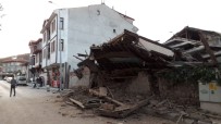 Kastamonu'da 3 Katlı Tarihi Bina Çöktü
